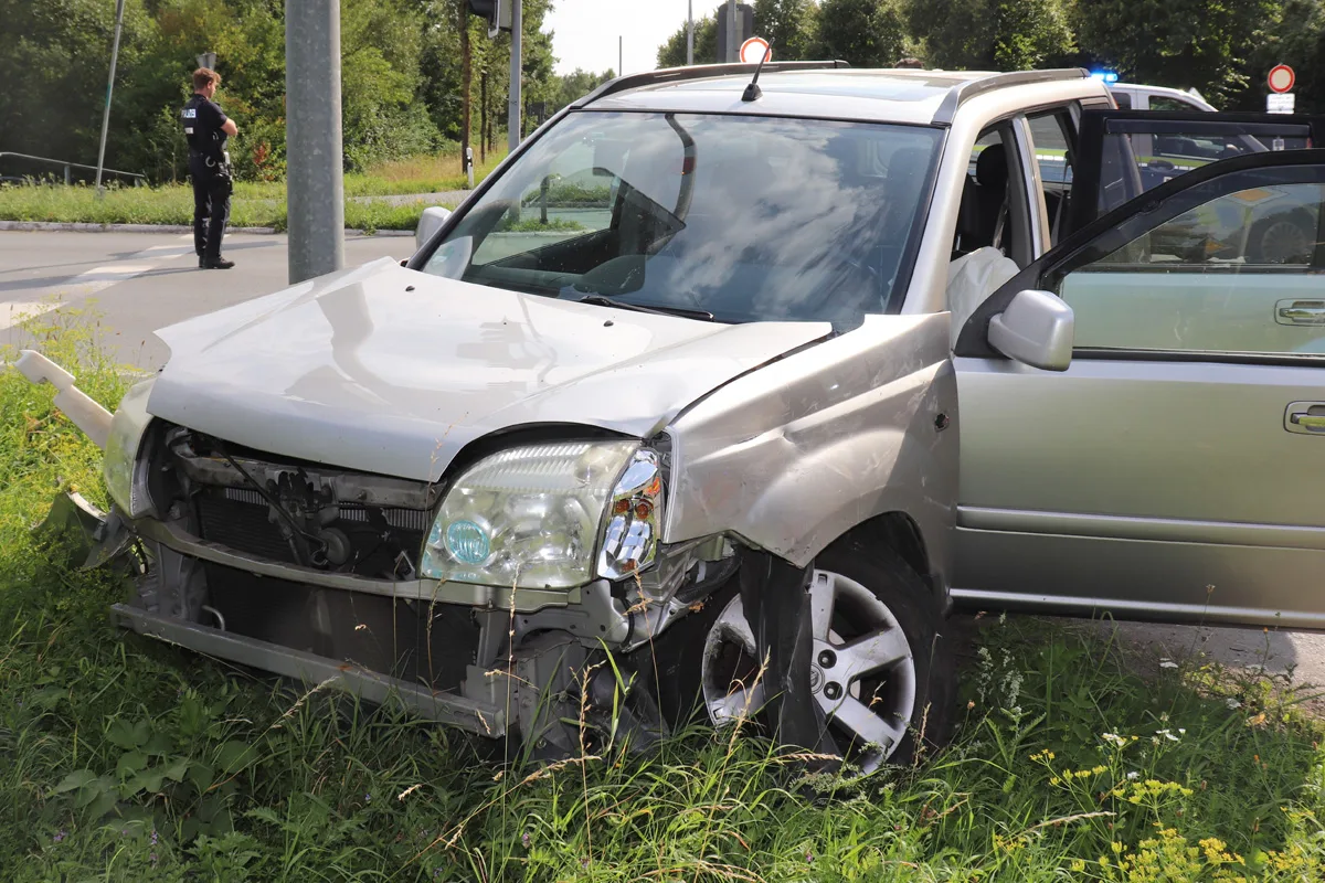 Höxter NW – Zwei Verletzte bei Unfall auf Kreuzung