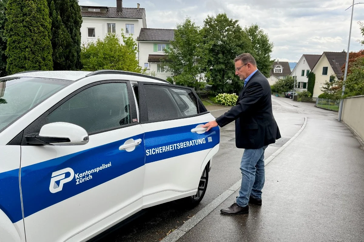 Wallisellen ZH - Einbrecher stehlen Schmuck und Uhren