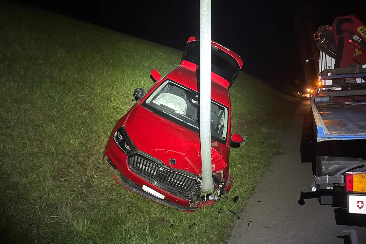 Unfall in Oberegg AI – Unter Alkoholeinfluss mit Strassenlampe kolllidiert