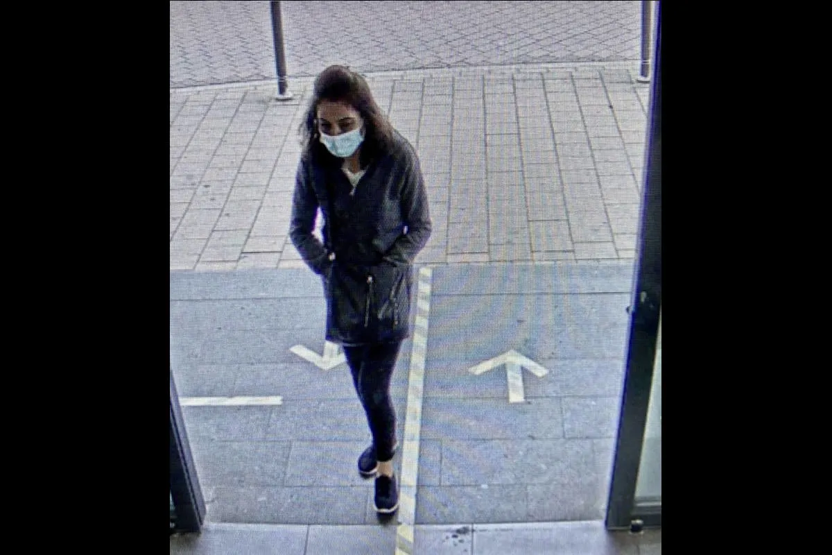 Essen – Unbekannte spionieren Seniorin beim Geldabheben aus und bestehlen sie später im Geschäft