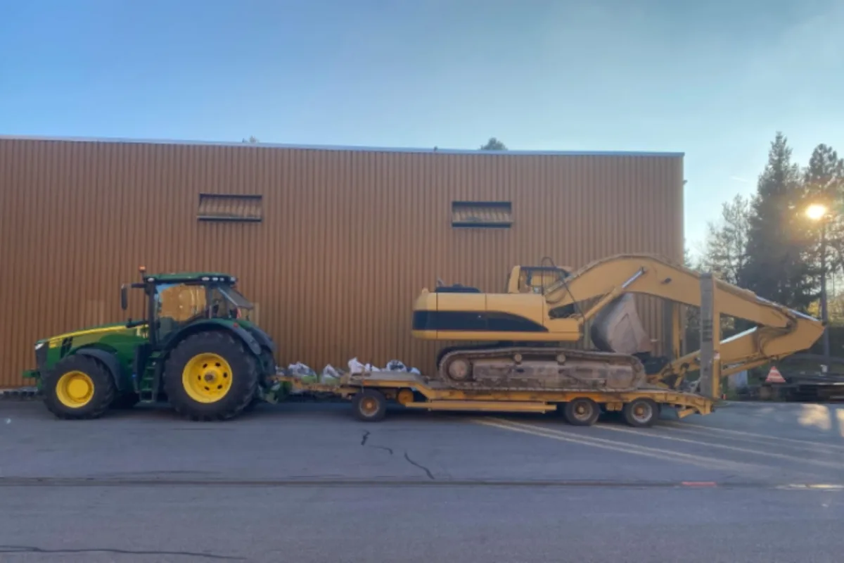 Kanton Zug - 30 Tonnen Bagger auf Sachentransportanhänger ungenügend gesichert