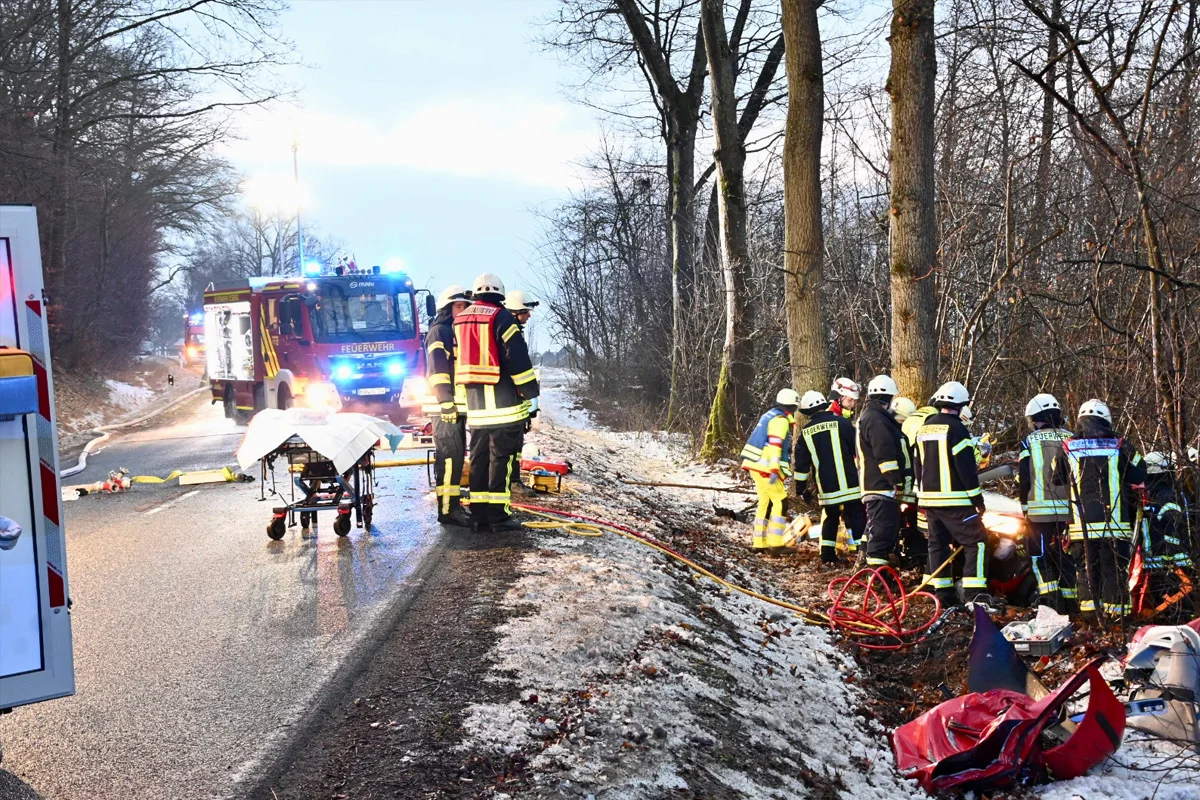 Olsberg – 18-jähriger Fahrer bei Unfall schwer verletzt