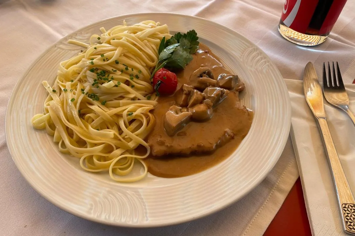 Der Bundesrat hat entschieden - Zertifikatspflicht in Restaurants tritt mit weiteren Massnahmen in Kraft
