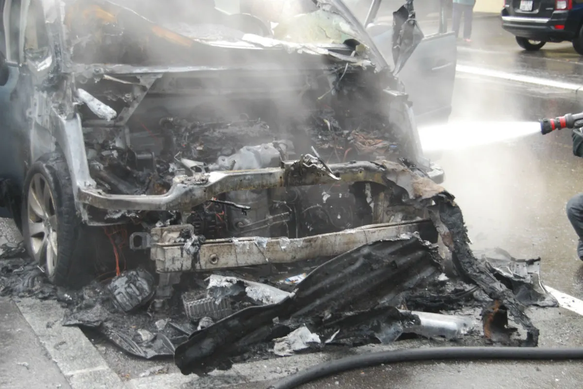 Luzern LU - Auto geht in Flammen auf