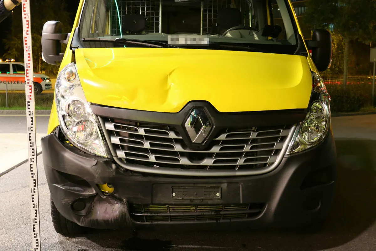 St.Gallen SG - Autofahrerin nach Auffahrunfall verletzt