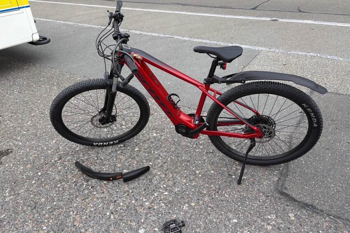 Unfall in Tübach SG – Auto touchiert E-Bike 