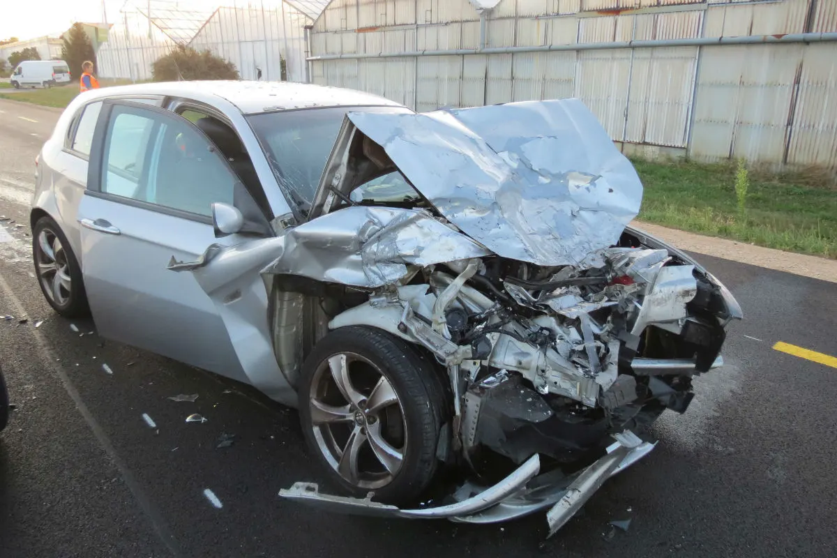 Kaisten AG - Vier Personen nach Auffahrcrash im Spital