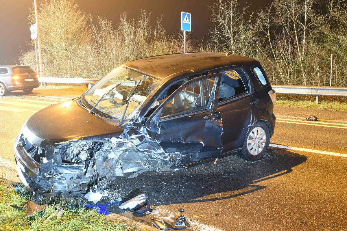 Knutwil LU - Frontalkollision zwischen zwei Personenwagen mit 5 Verletzten