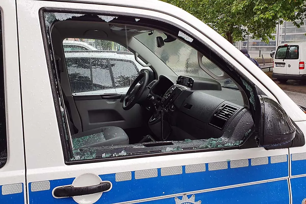 Kiel - Dienstfahrzeug beschädigt - Bundespolizei sucht Zeugen