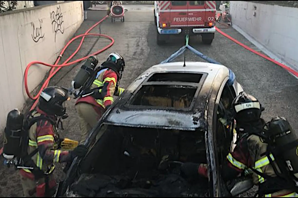 Muesmatt BE - Fahrer nach Brand hospitalisiert