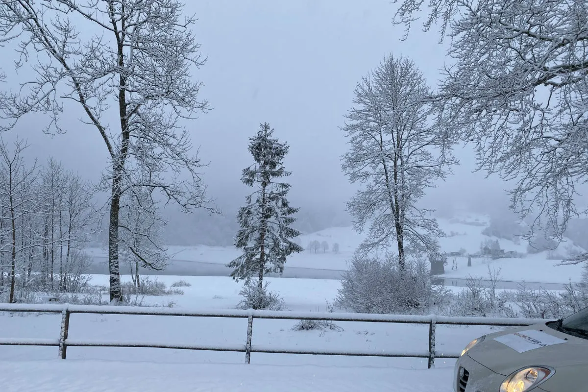 Grosse Verkehrsbehinderungen wegen Schnee und Glätte