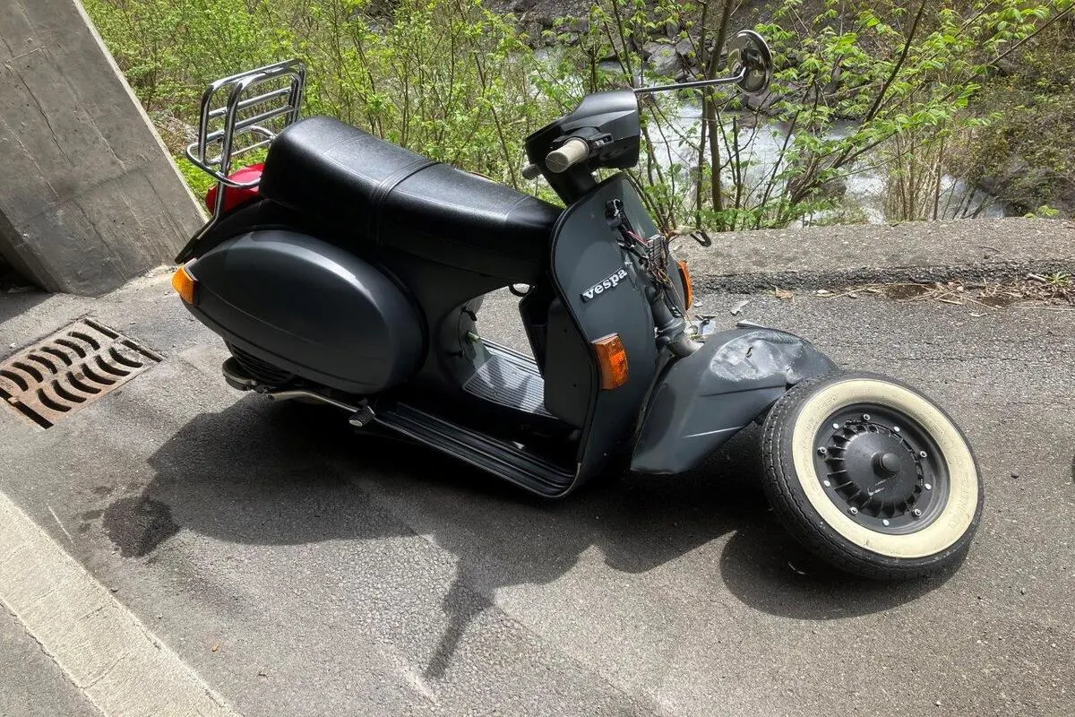 Sool GL - Motorradlenker verliert Kontrolle über sein Fahrzeug und stürzt