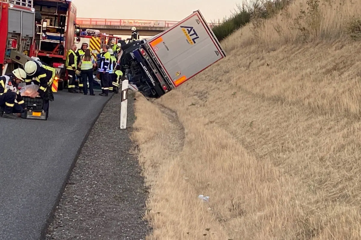 Graach an der Mosel – Sattelzug kommt auf der B50neu von der Fahrbahn ab
