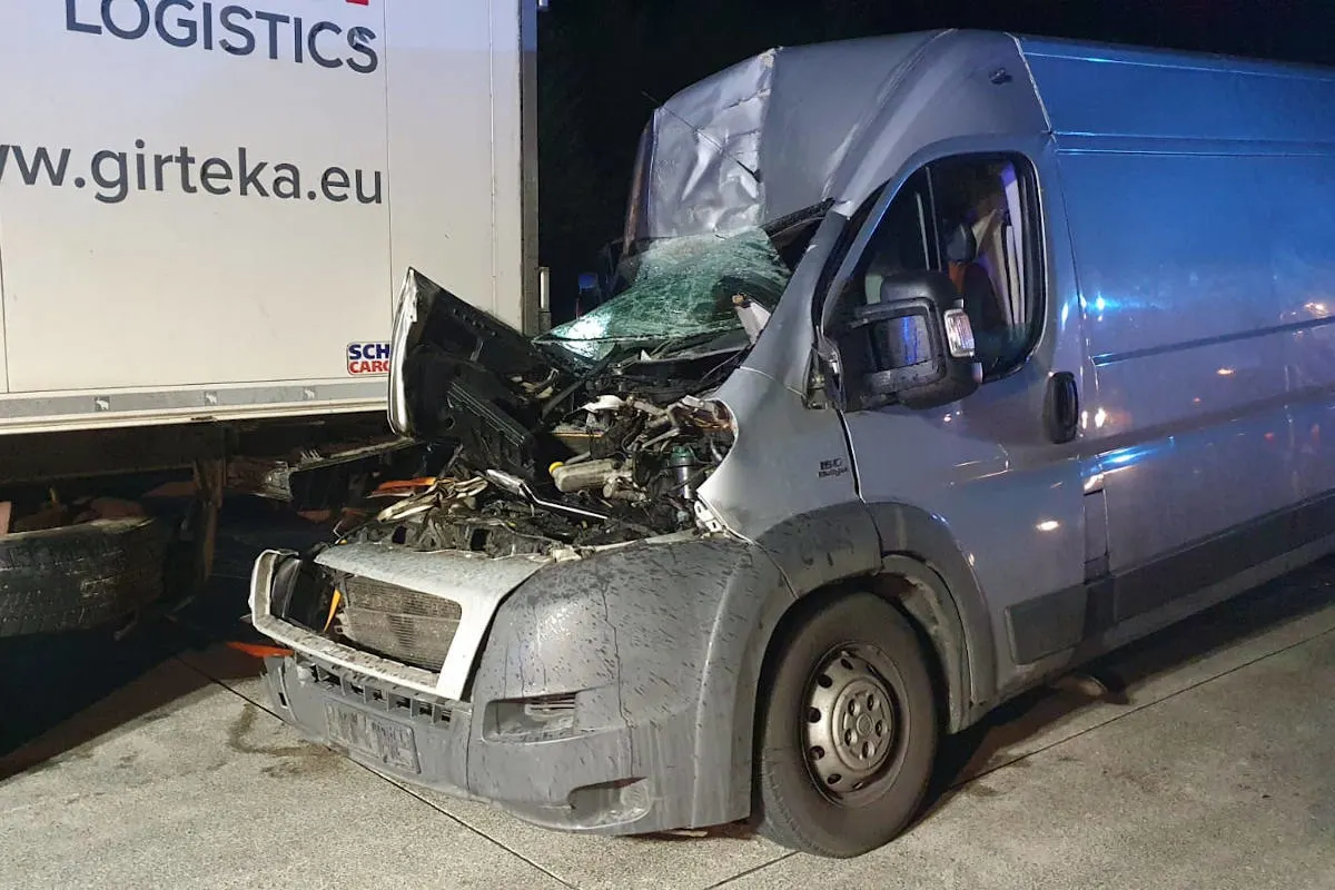 A4 Stadtroda – Transporterfahrer bei Auffahrunfall verletzt