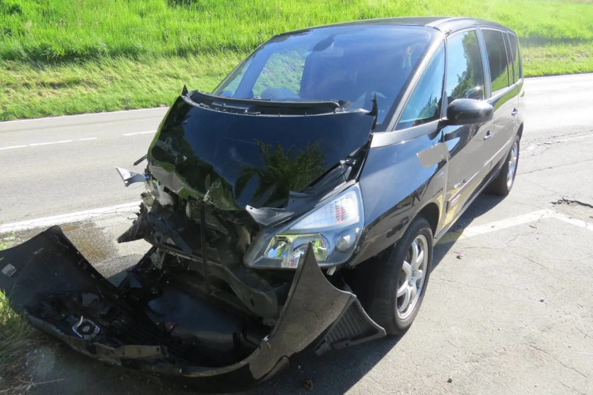 Hendschiken AG - Verletzter bei Kollision zwischen Renault und BMW