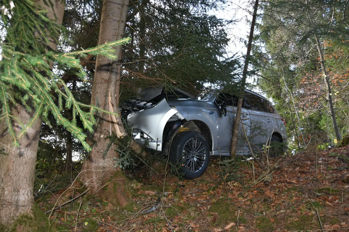 Hemberg SG - Rentner baut mit Auto Selbstunfall