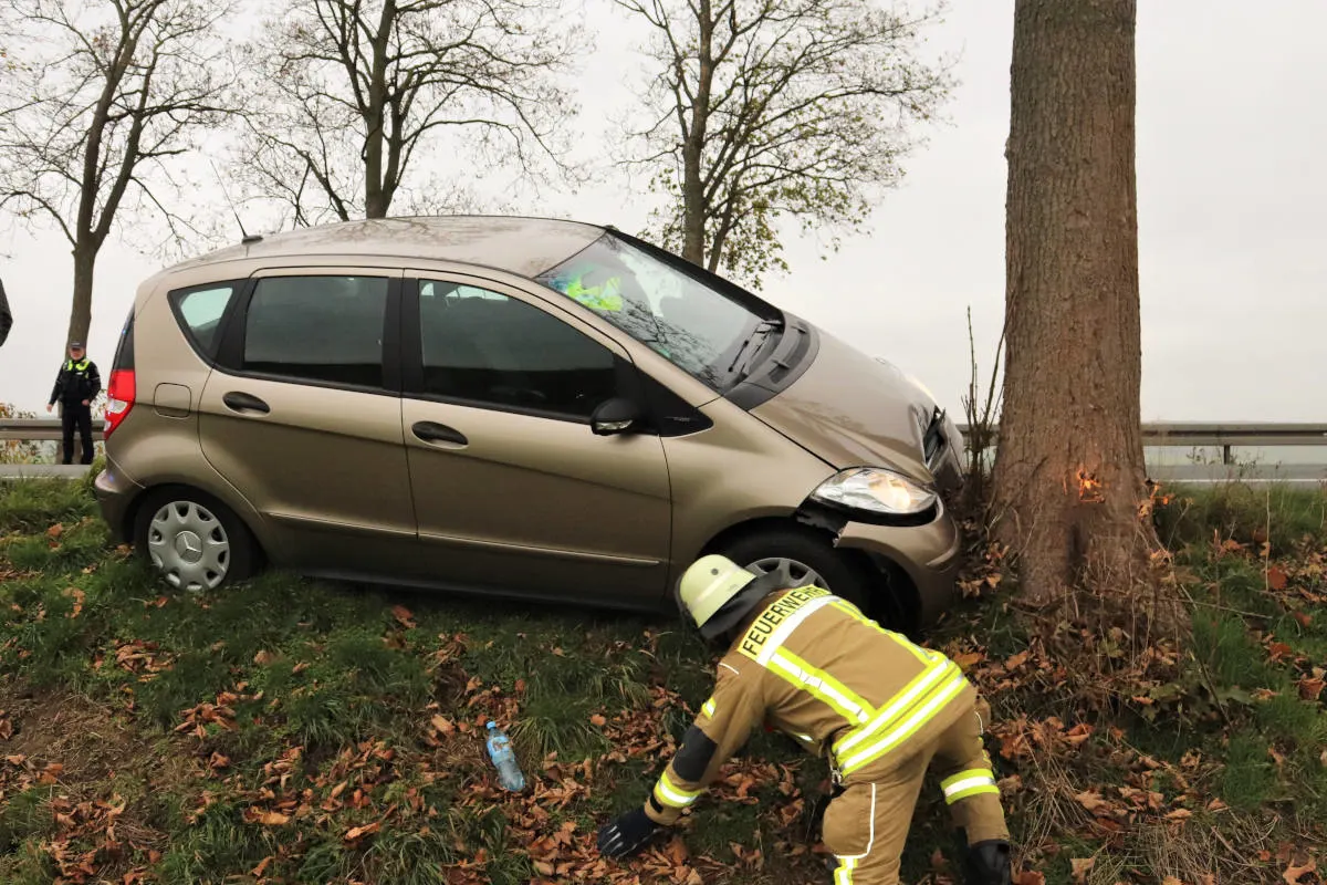 Unfall auf der B252 bei Willebadessen – Kollision mit einer schwerverletzten Person