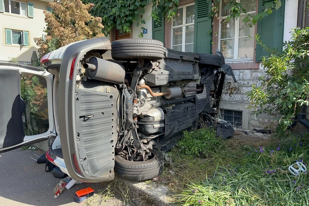 Riehen BS - In eine Hauswand gefahren 