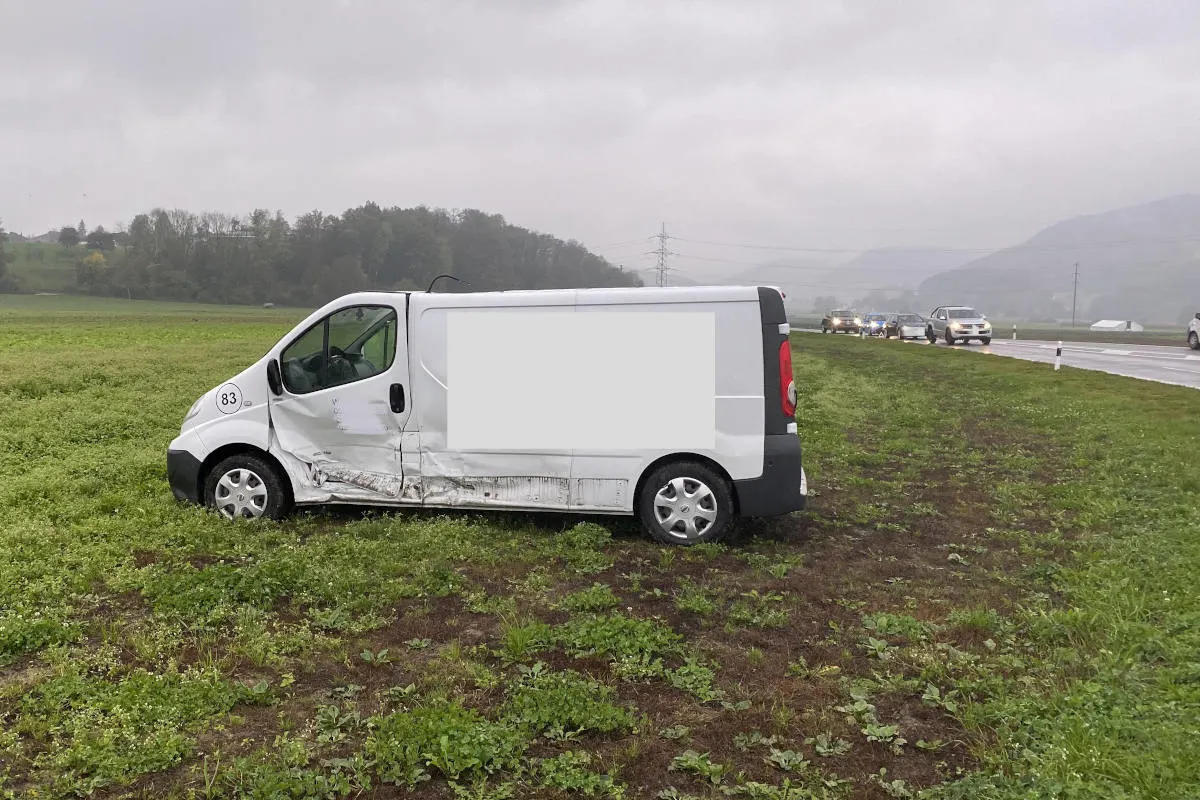 A1 Safenwil AG - Fahrzeugkombination geriet ins Schlingern