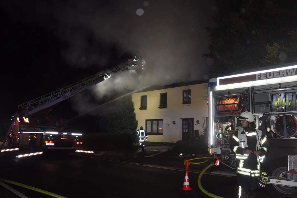 Stade - Wohnhaus durch Feuer erheblich beschädigt - 450.000 Euro Sachschaden geschätzt