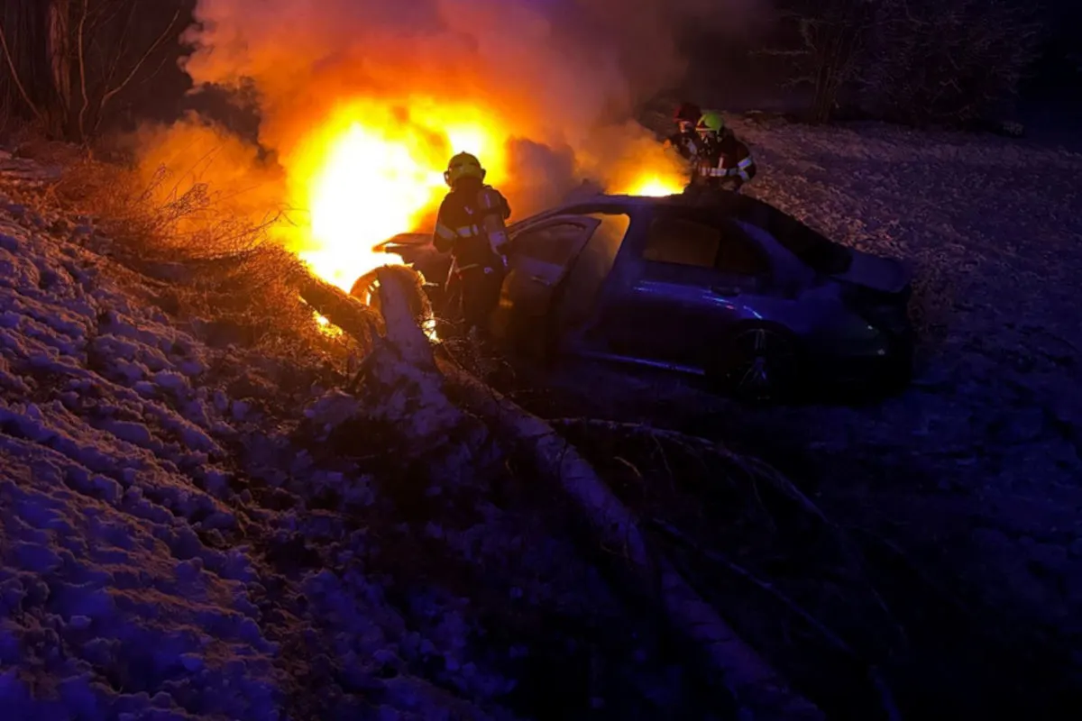 Stetten SH – Auto prallt gegen Baum und geht in Flammen auf