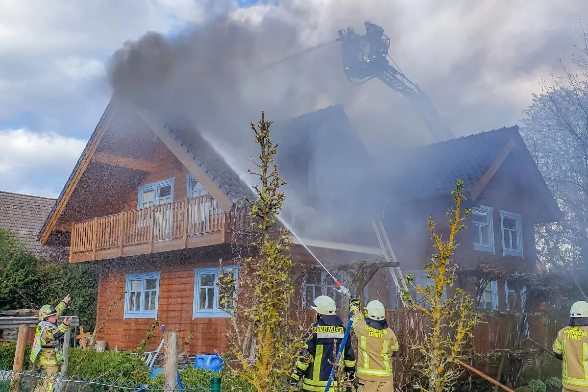 Immensen – Feuer zerstört Holzhaus