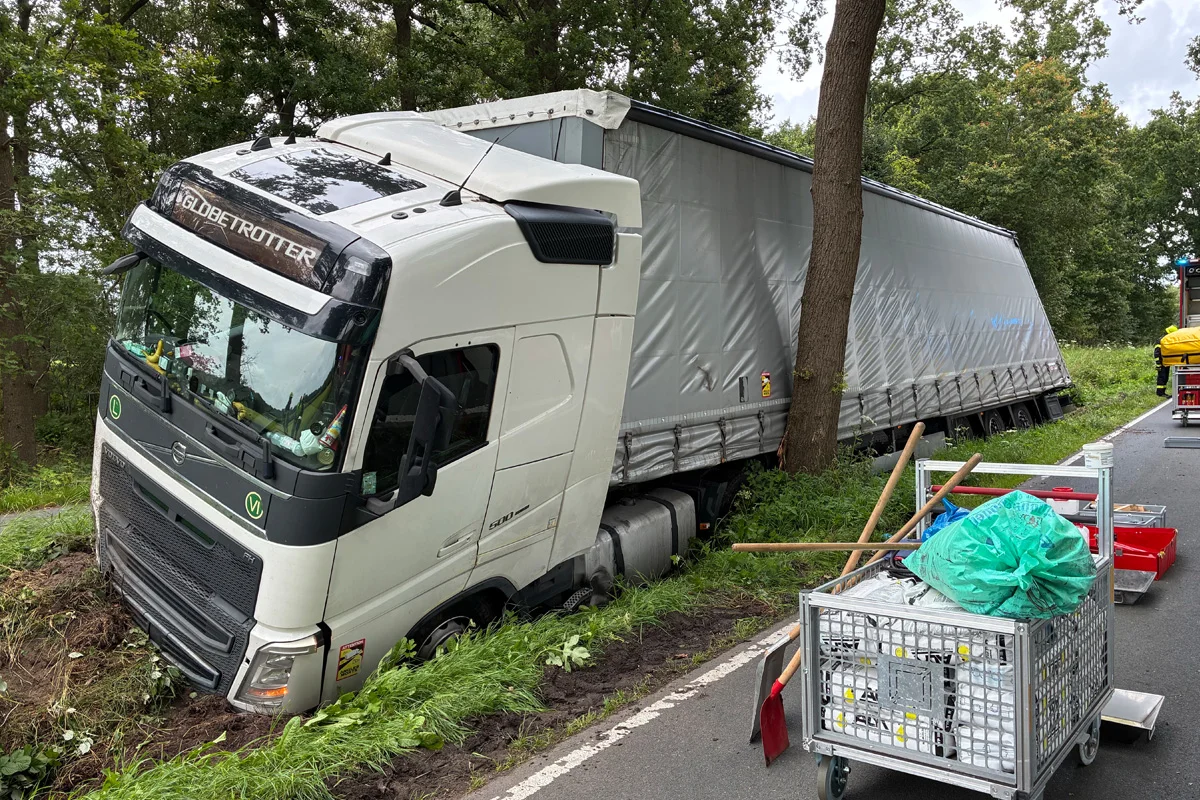 L128 Beverstedt NI – LKW-Unfall mit Diesel-Austritt sorgt für Vollsperrung