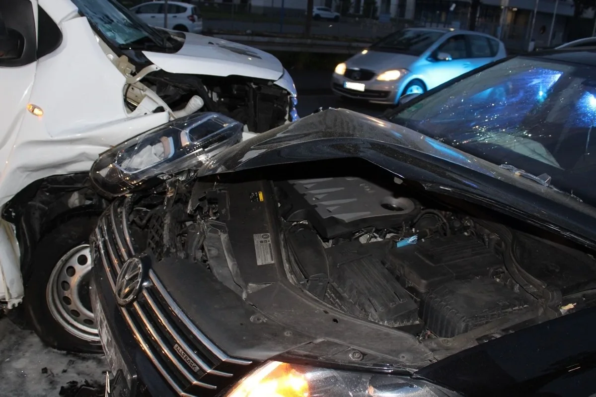 Hagen-Wehringhausen -18-Jähriger gerät in den Gegenverkehr und verursacht Unfall