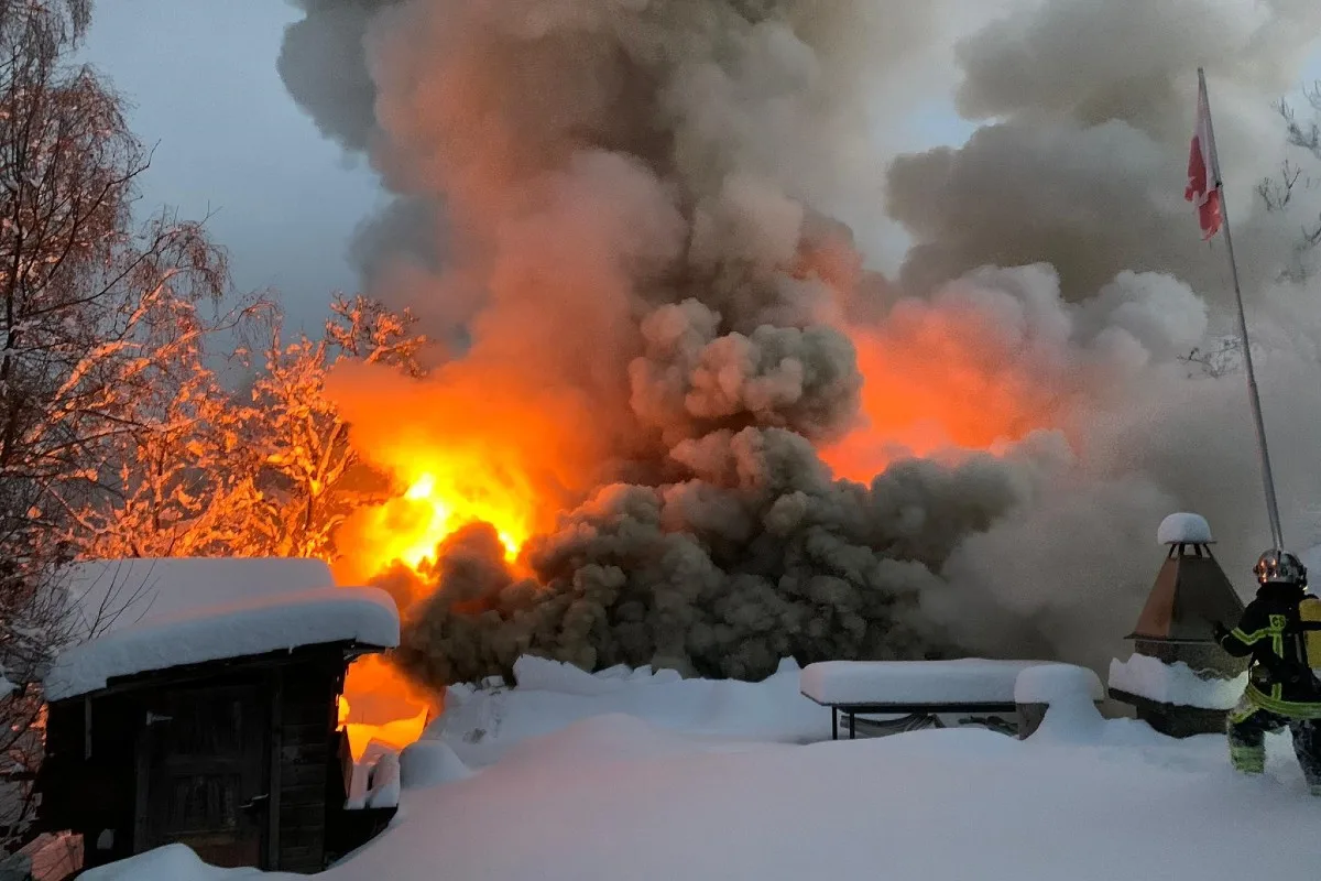 Ayent VS - Ein Chalet wurde durch einen Brand massiv beschädigt