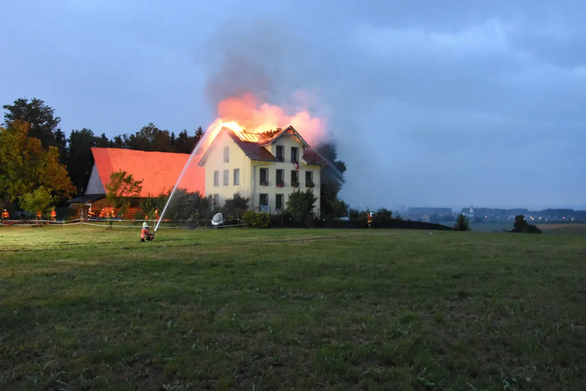 Muolen SG - Blitz entzündet Dachstock