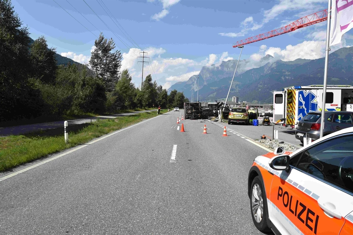 Unfall in Zizers GR - Autofahrer übersieht Lieferwagen