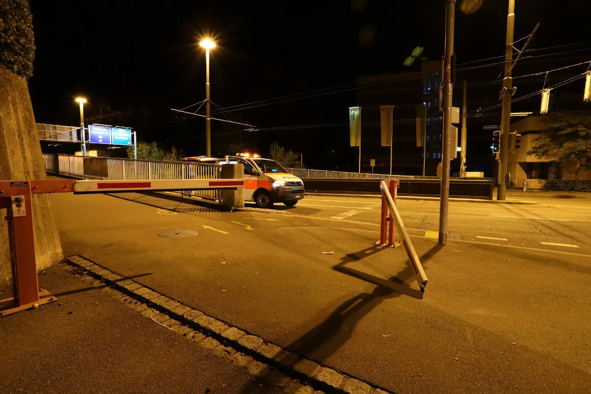 Unfall in St.Gallen – Fahrradfahrer prallt in Abschrankung