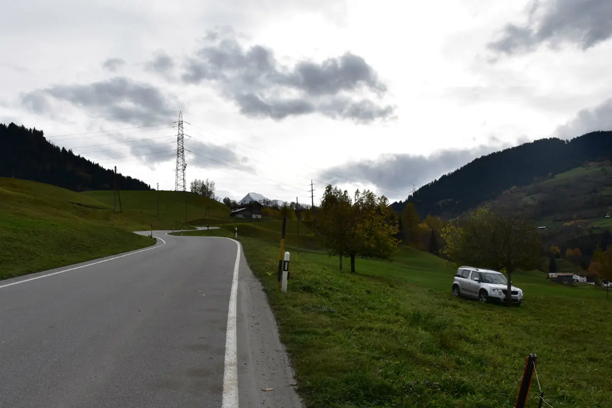 Sevgein GR - Mit Auto von der Strasse abgekommen
