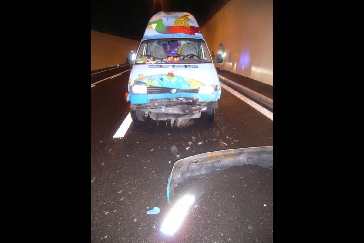 A2 Wassen UR - Auffahrunfall auf der Autobahn