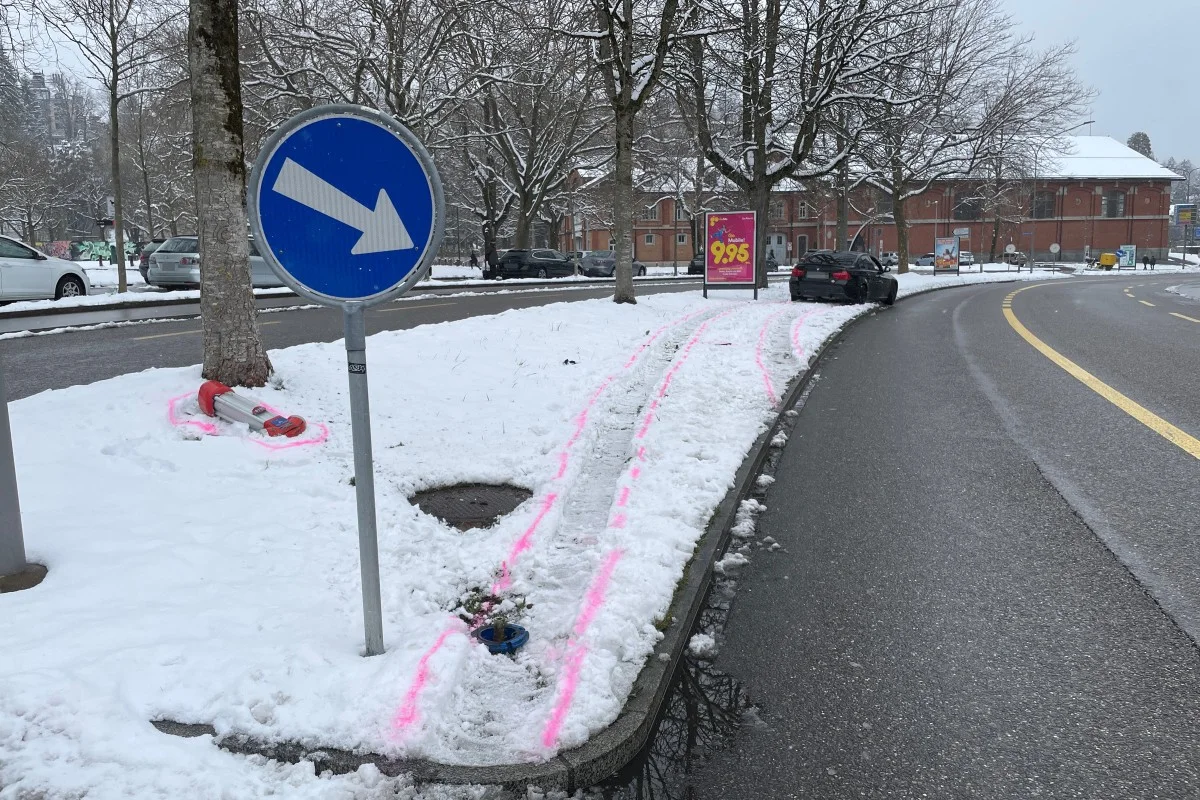 Stadt St. Gallen - 20-Jähriger passt nicht auf und prallt in Hydranten