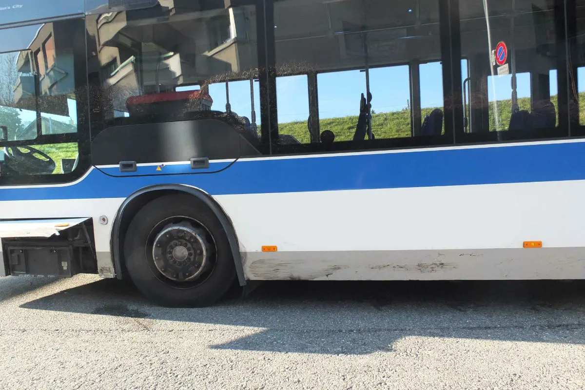 Rorschacherberg SG - Auto prallt gegen Linienbus