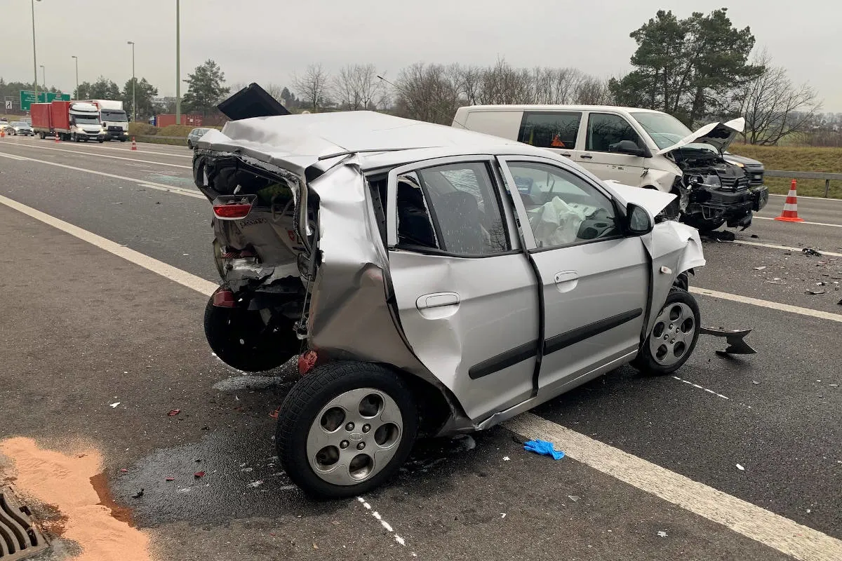 A1 Wallisellen ZH – Zwei Verletzte bei Auffahrunfall