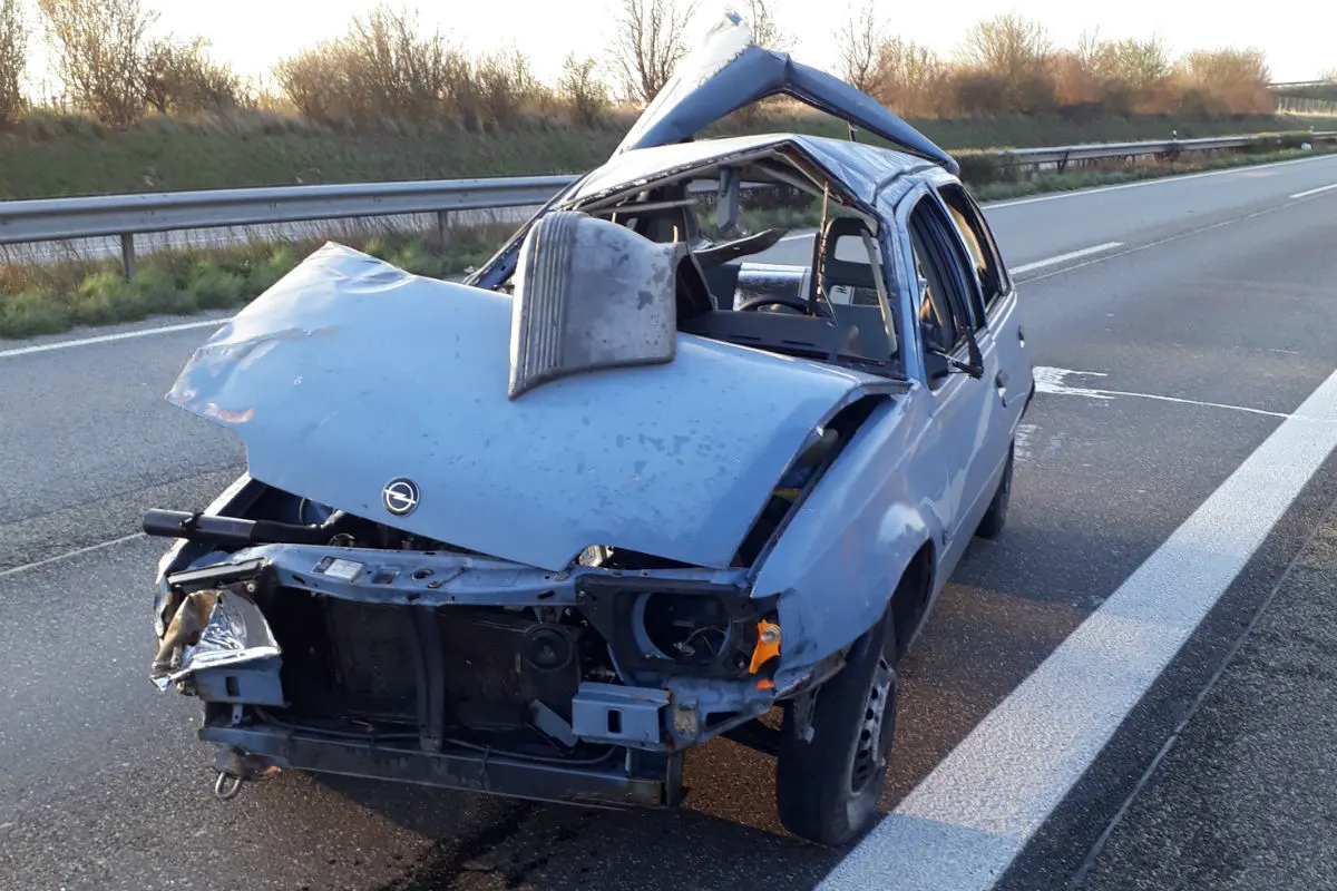 32-jähriger nickt während der Fahrt ein