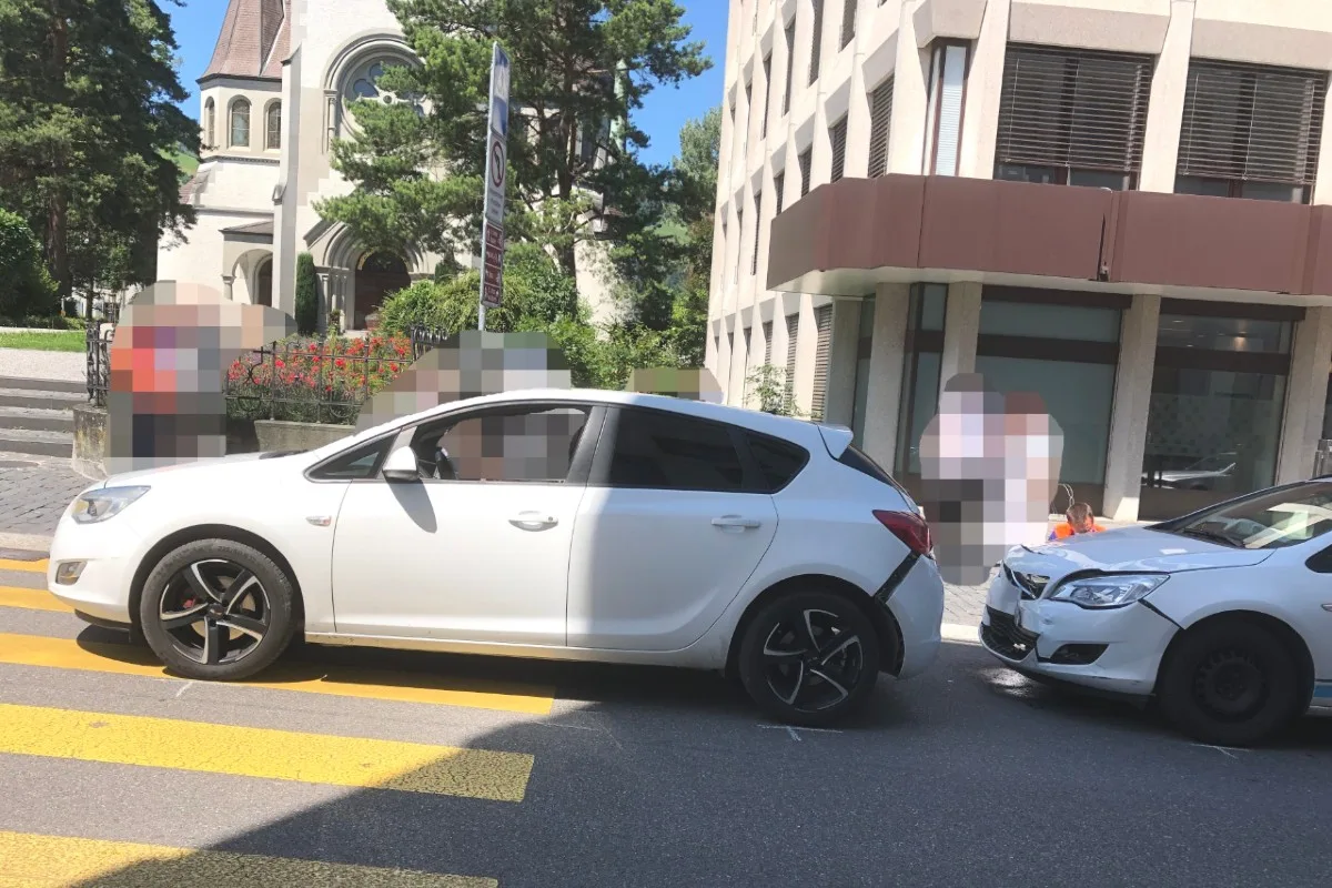 Altstätten SG - Auffahrunfall bei Fussgängerstreifen – Frau beim überqueren der Strasse verletzt!