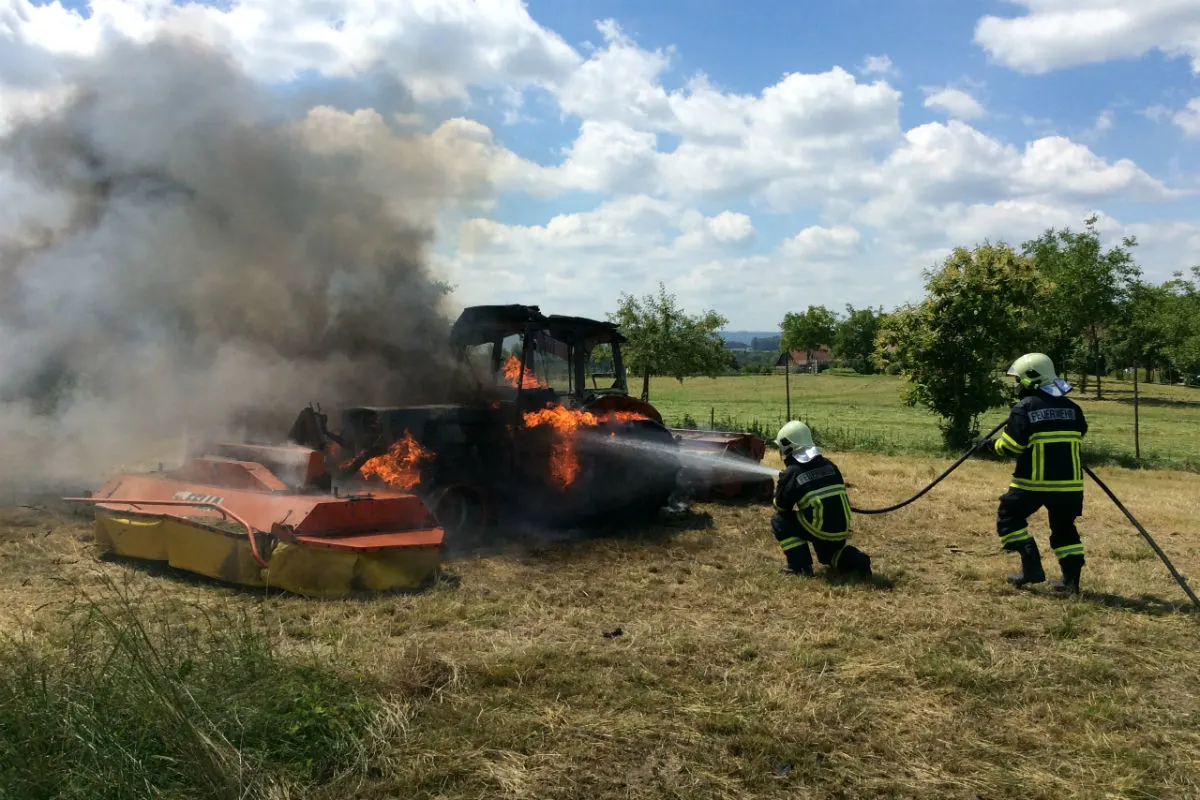 Hefenhofen TG - Traktor fängt Feuer