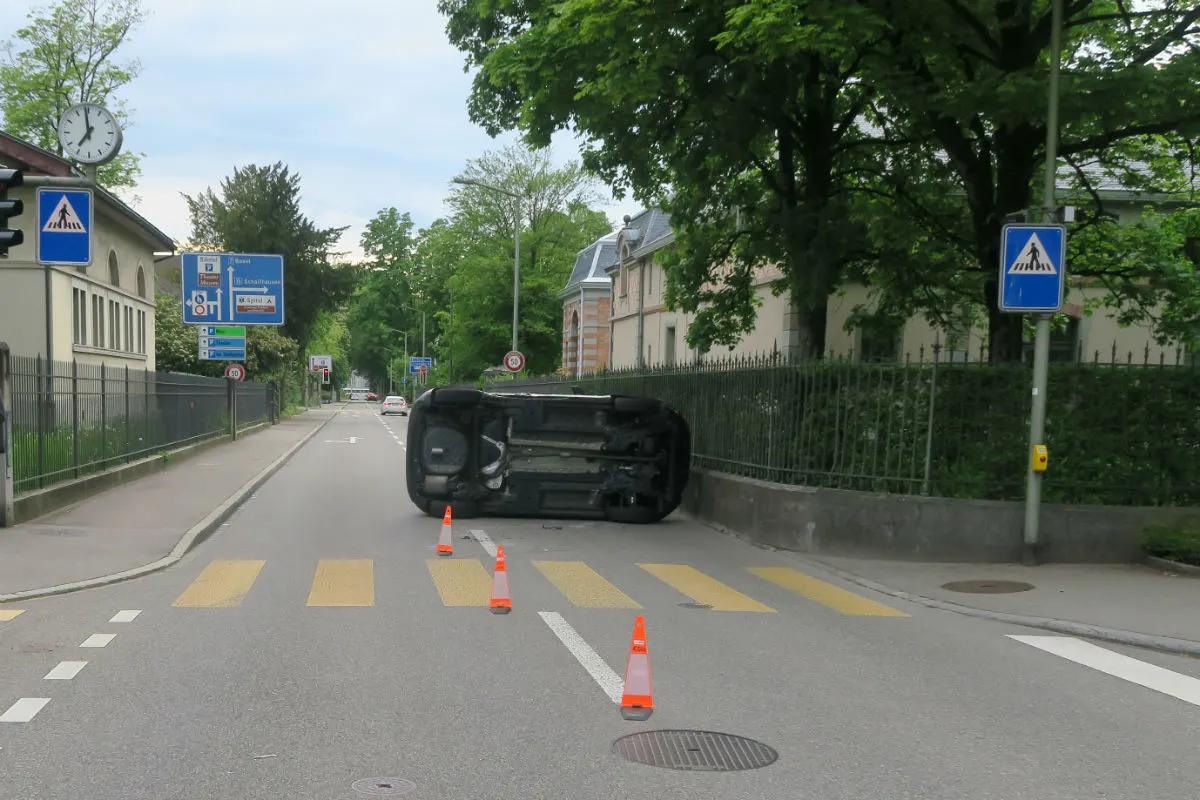 Winterthur ZH - Crash zwischen zwei Autos 