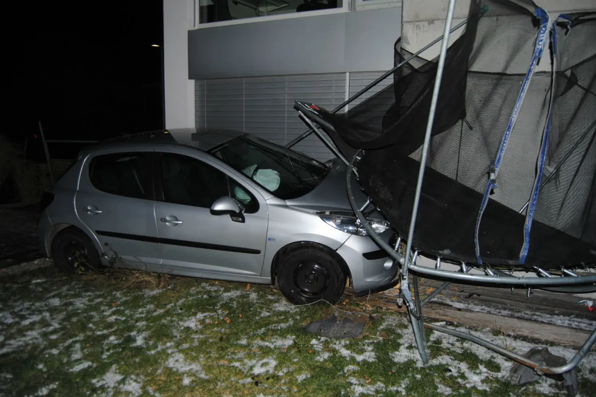 Wilchingen SH - Frau bei Selbstunfall mit Auto verletzt