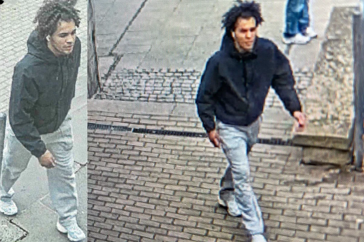 Zwei Männer, beide in sportlichen Outfits, gehen auf einem gepflasterten Weg, aufgenommen von Überwachungskameras.