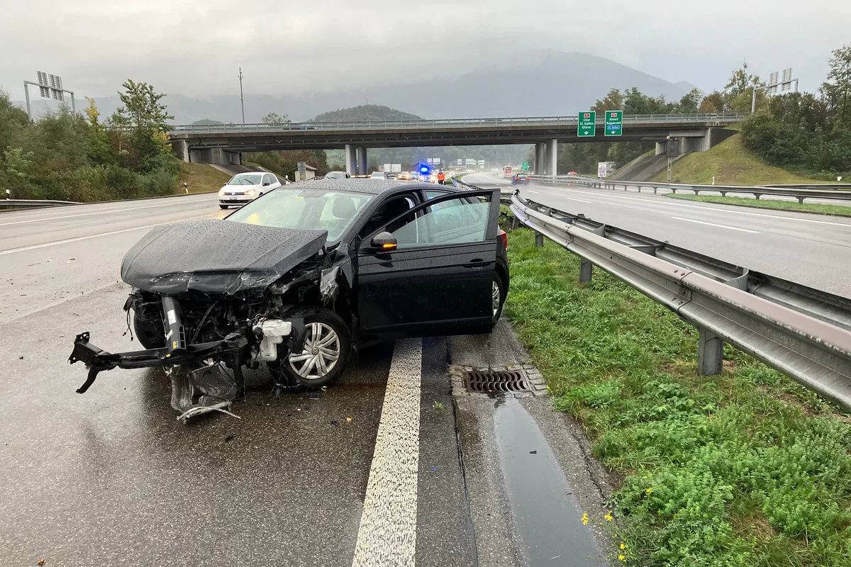 A3 in Benken - Unfall infolge Sekundenschlafs