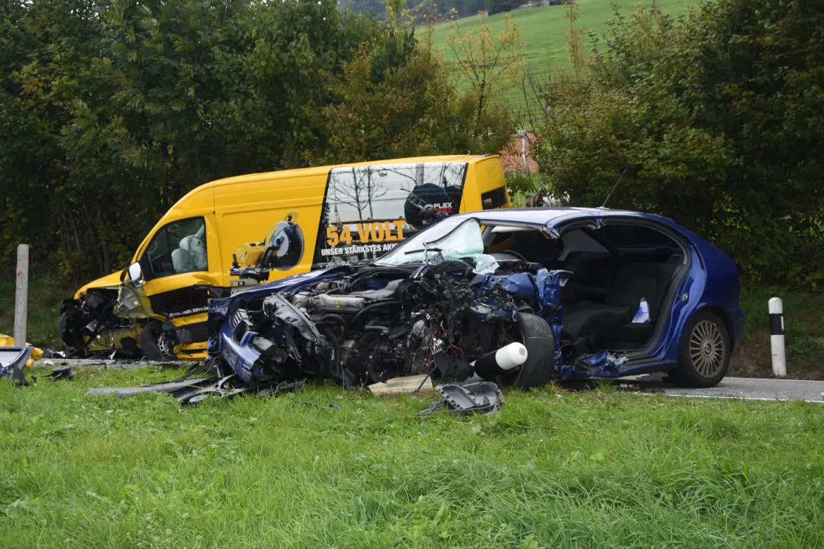 Wattwil SG - Zwei Verletzte bei Frontalkollision