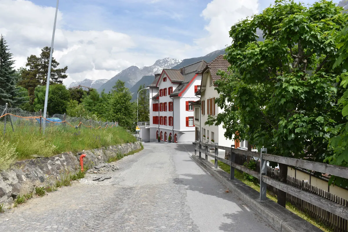 Scuol GR - Skateboardfahrer verunfallt - Wer hat was gesehen?