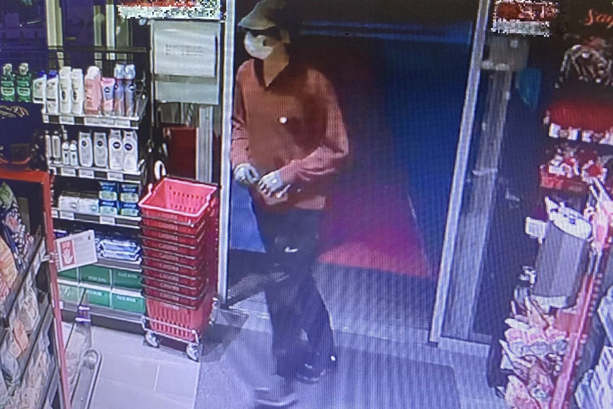 Pratteln BL - Bewaffneter Raubüberfall auf AVIA-Tankstellenshop