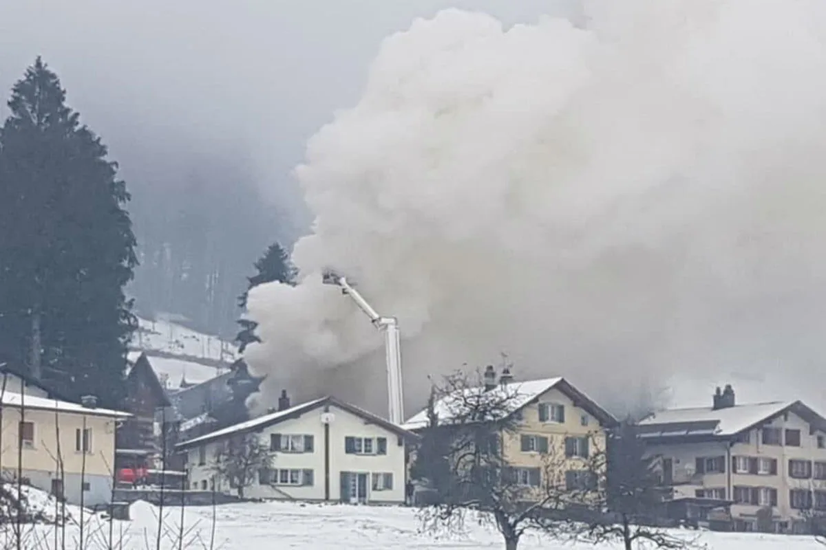 Luchsingen GL - Frau bei Brand verletzt
