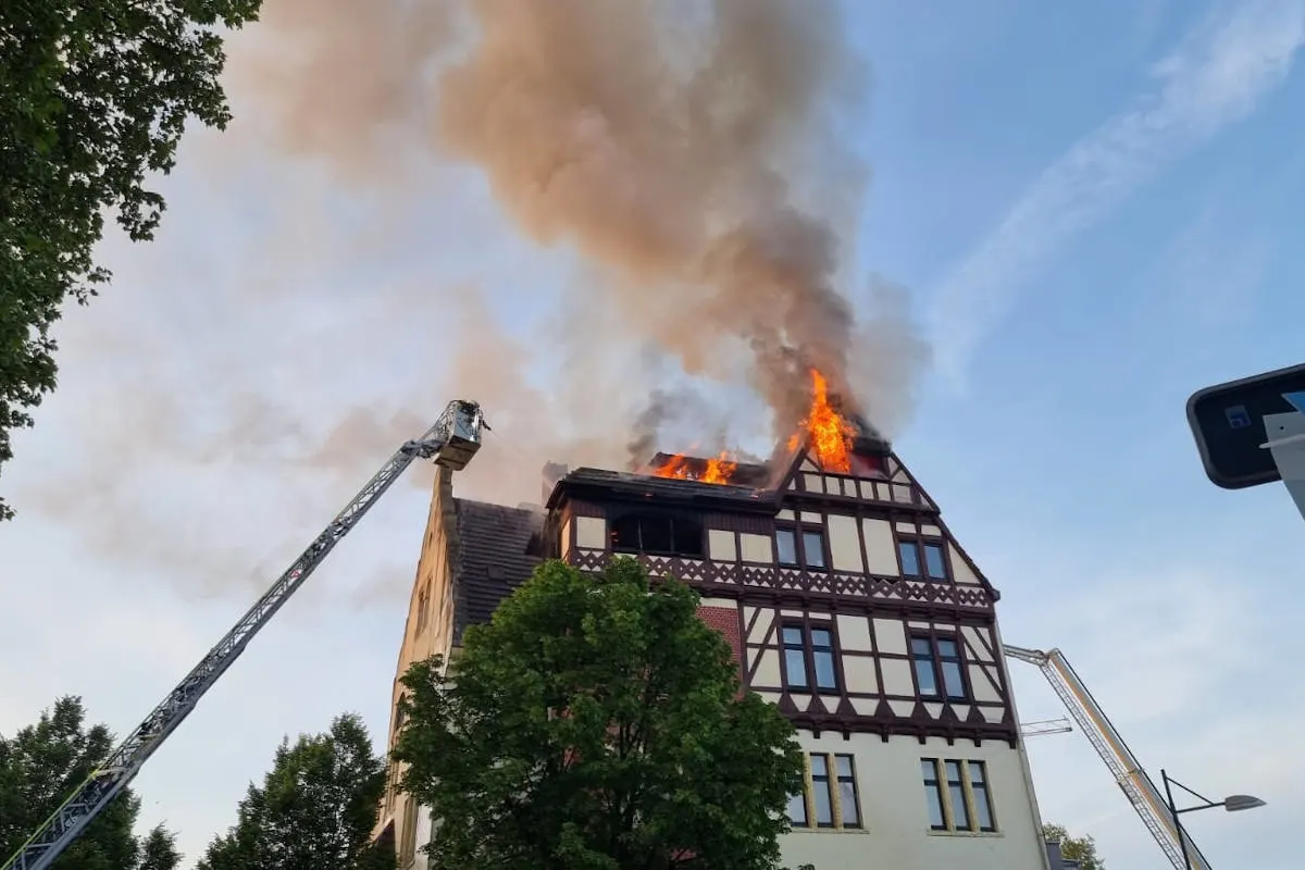 Witten – Dachstuhlbrand in der Lessingstrasse