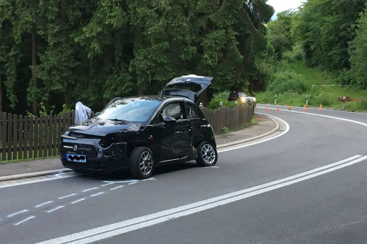 4 Verletzte nach Verkehrsunfall in einem Fiat 500